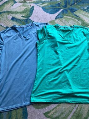 Women’s V-Neck Arctic cool Top in Light Green and Gray blue (2 Tops)